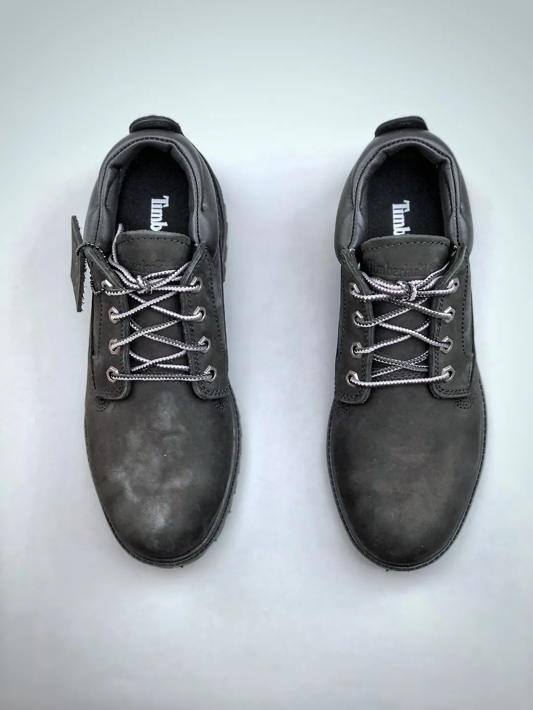 Local pick-up 💰560 supports store release and returns in season. The world's leading outdoor brand Timberland/Timberland Men's Classic Oxford Waterproof Boots men's low-top waterproof desert workwear casual Martin low boots Size: Men/39.5 40 41 42 43 44 (leather shoe size: one size larger than sports shoes!) Original hardware molded shoelace buckle New upgrade of top-notch craftsmanship Original factory in Zhongshan. Original imported waterproof leather. Injection-molded outsole. Dynamic water-repellent when folded horizontally. Original uniform full frosted leather collar. Full cow lining. Brand new original packaging shoe box. Exclusive supply in the market.